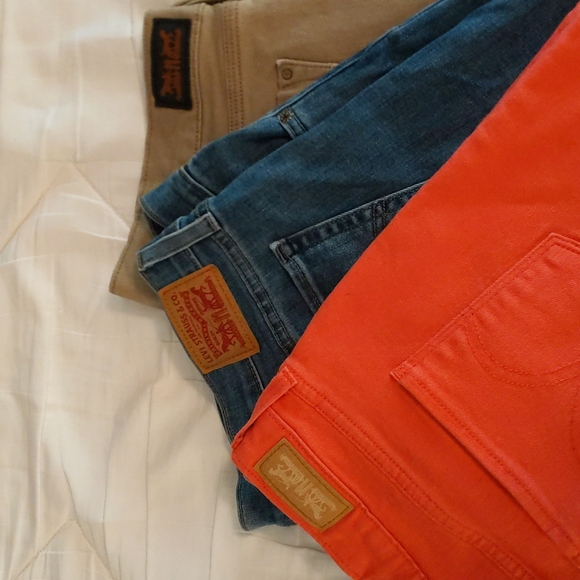 Levi's capris - Picture 1 of 7